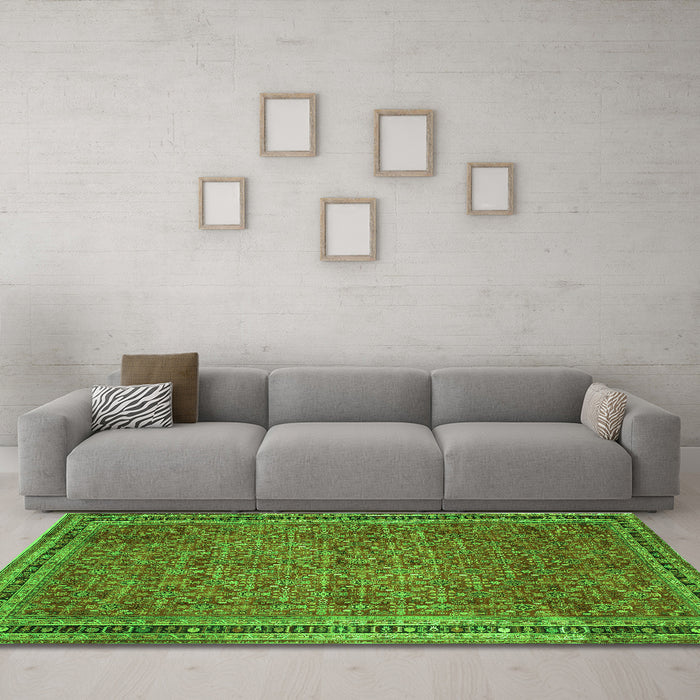 Machine Washable Persian Green Traditional Area Rugs in a Living Room,, wshtr11grn