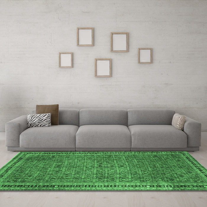 Machine Washable Persian Emerald Green Traditional Area Rugs in a Living Room,, wshtr11emgrn