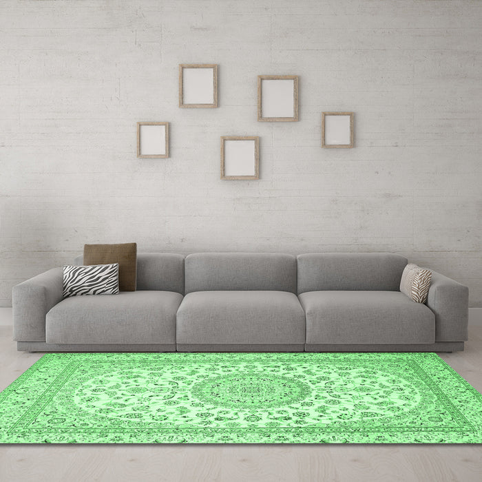 Machine Washable Medallion Emerald Green Traditional Area Rugs in a Living Room,, wshtr120emgrn