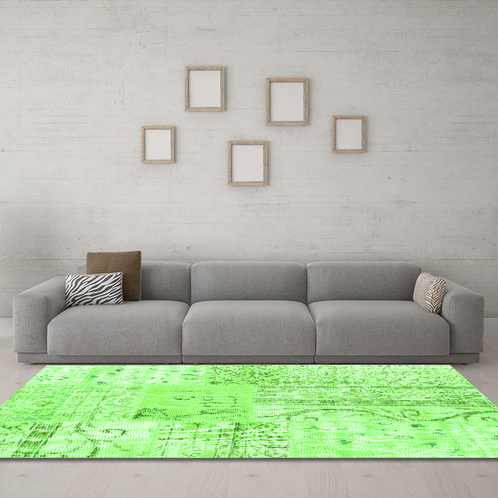 Machine Washable Patchwork Green Transitional Area Rugs in a Living Room,, wshtr121grn