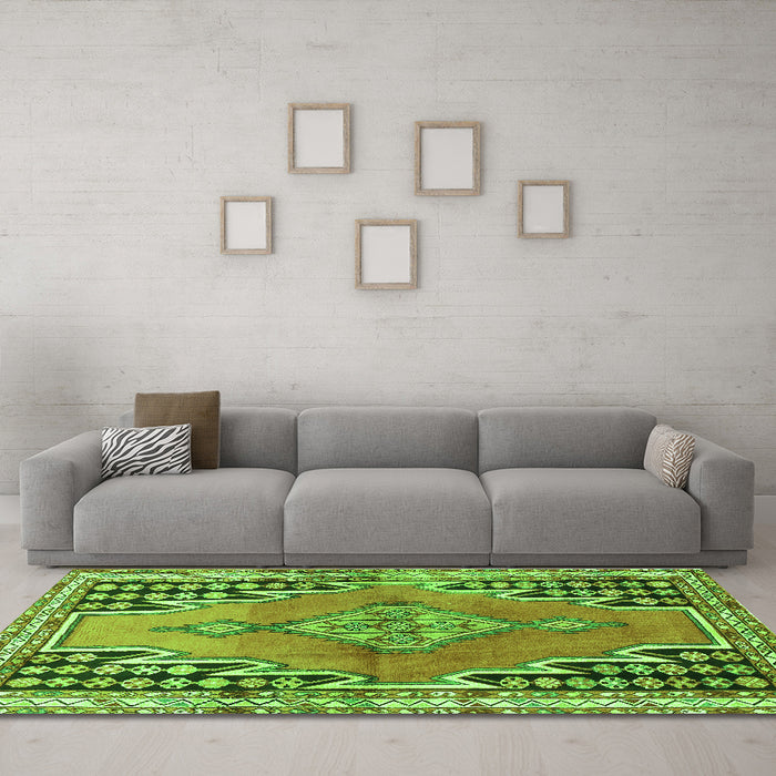 Machine Washable Persian Green Traditional Area Rugs in a Living Room,, wshtr1220grn