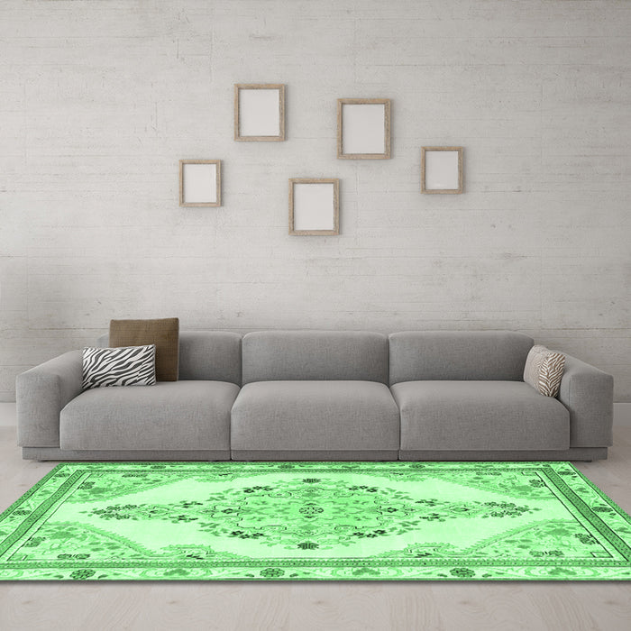 Machine Washable Medallion Emerald Green Traditional Area Rugs in a Living Room,, wshtr1227emgrn