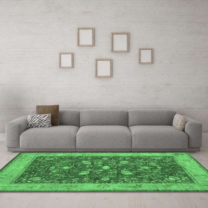 Machine Washable Persian Emerald Green Traditional Area Rugs in a Living Room,, wshtr122emgrn