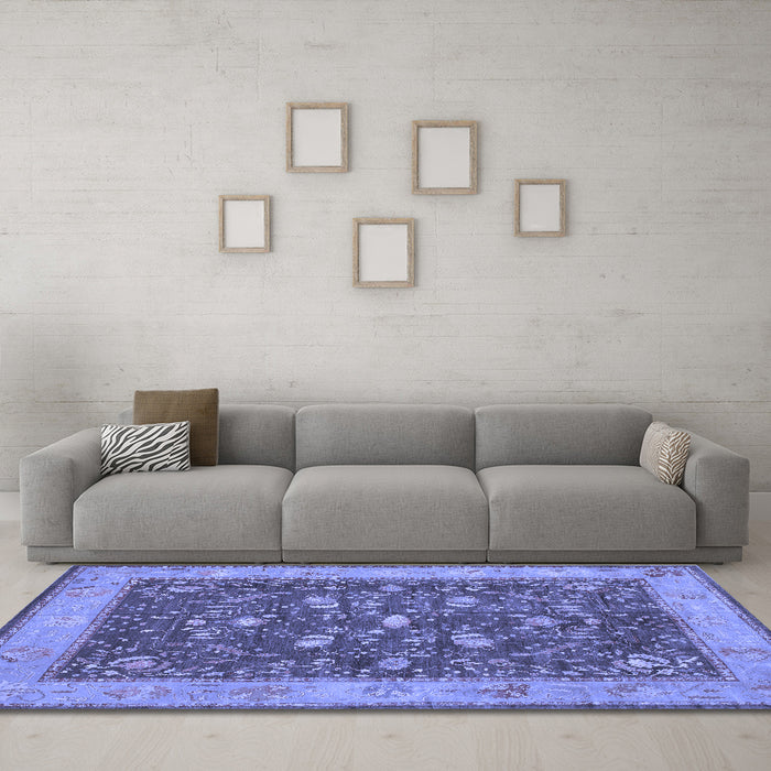 Machine Washable Persian Blue Traditional Rug in a Living Room, wshtr122blu
