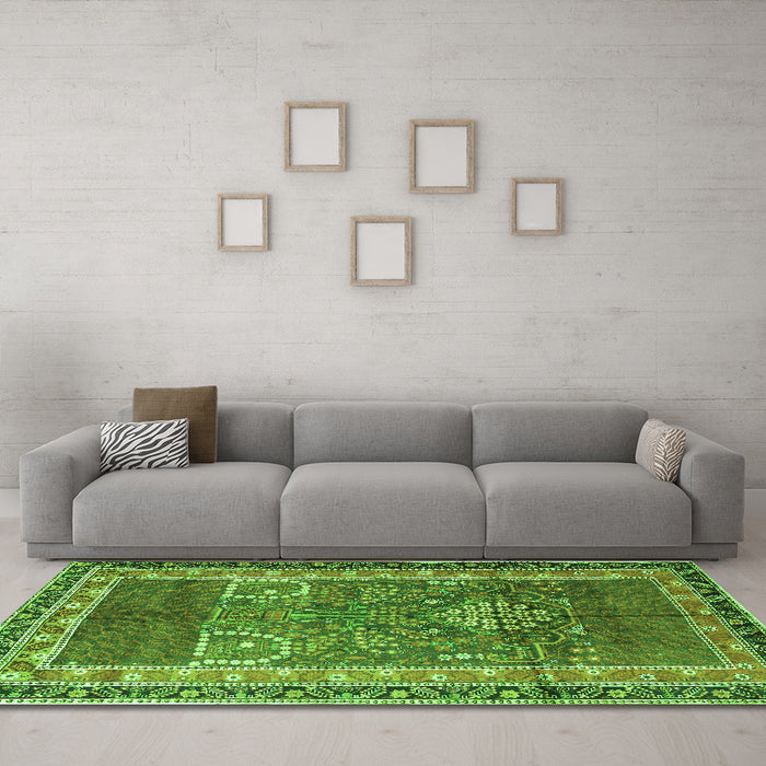 Machine Washable Persian Green Traditional Area Rugs in a Living Room,, wshtr1233grn