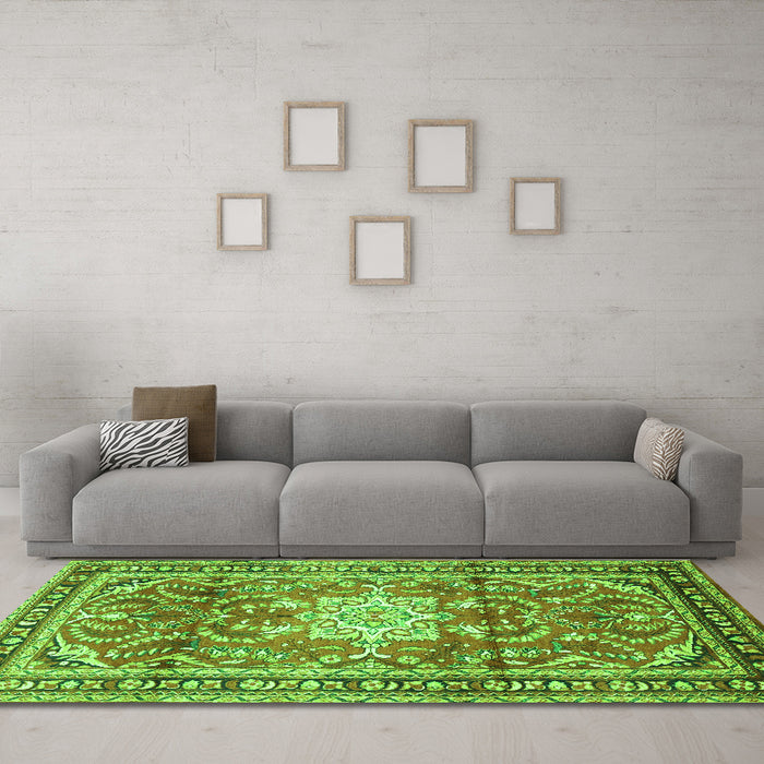 Machine Washable Persian Green Traditional Area Rugs in a Living Room,, wshtr1234grn