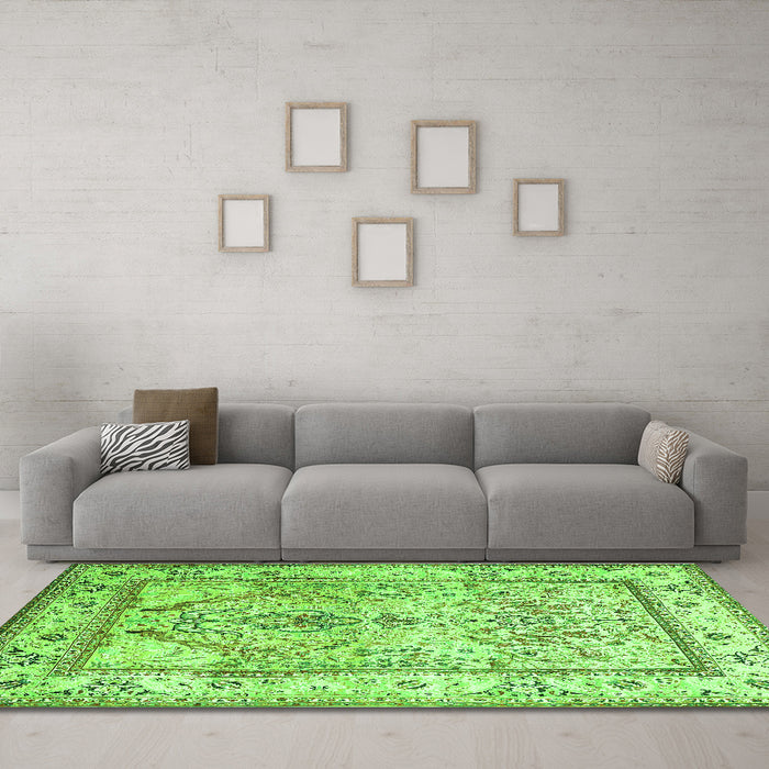 Machine Washable Persian Green Traditional Area Rugs in a Living Room,, wshtr1237grn