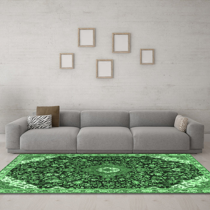 Machine Washable Medallion Emerald Green Traditional Area Rugs in a Living Room,, wshtr1238emgrn
