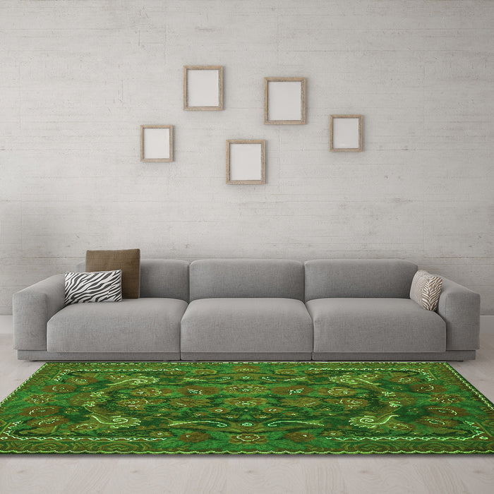 Machine Washable Animal Green Traditional Area Rugs in a Living Room,, wshtr124grn