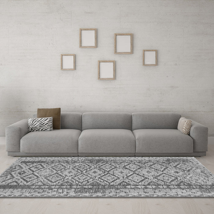 Machine Washable Persian Gray Traditional Rug in a Living Room,, wshtr1250gry