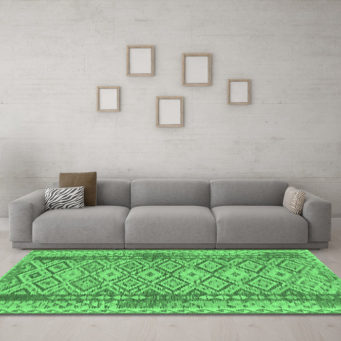 Machine Washable Persian Emerald Green Traditional Area Rugs in a Living Room,, wshtr1250emgrn