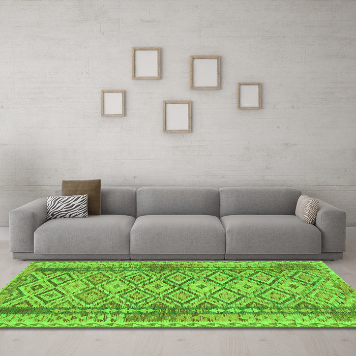 Machine Washable Persian Green Traditional Area Rugs in a Living Room,, wshtr1250grn