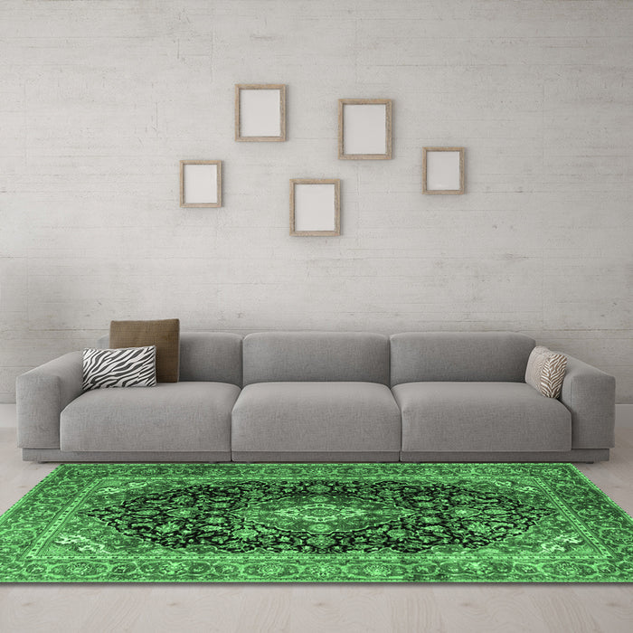 Machine Washable Medallion Emerald Green Traditional Area Rugs in a Living Room,, wshtr1257emgrn