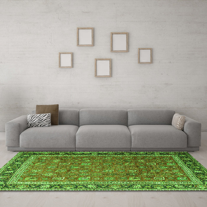 Machine Washable Persian Green Traditional Area Rugs in a Living Room,, wshtr1258grn