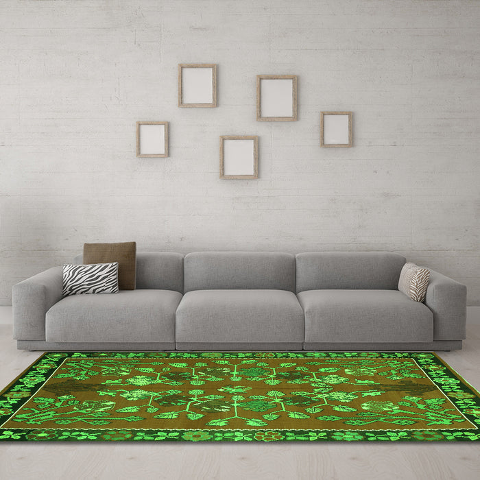 Machine Washable Animal Green Traditional Area Rugs in a Living Room,, wshtr125grn