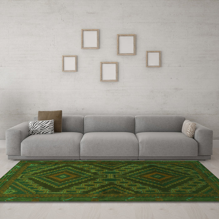 Machine Washable Persian Green Traditional Area Rugs in a Living Room,, wshtr1267grn