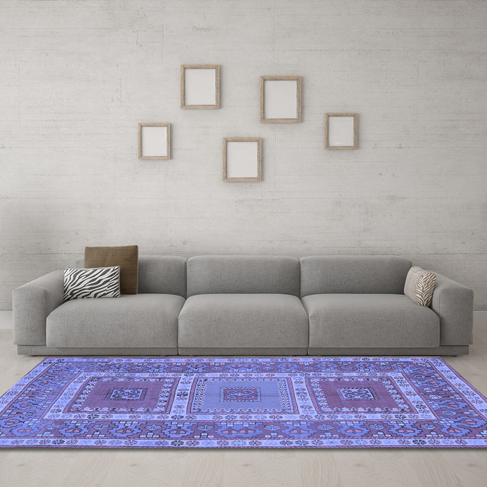 Machine Washable Persian Blue Traditional Rug in a Living Room, wshtr126blu