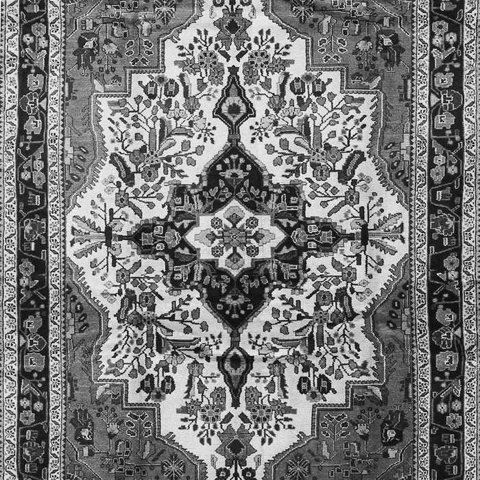 Serging Thickness of Machine Washable Persian Gray Traditional Rug, wshtr1274gry