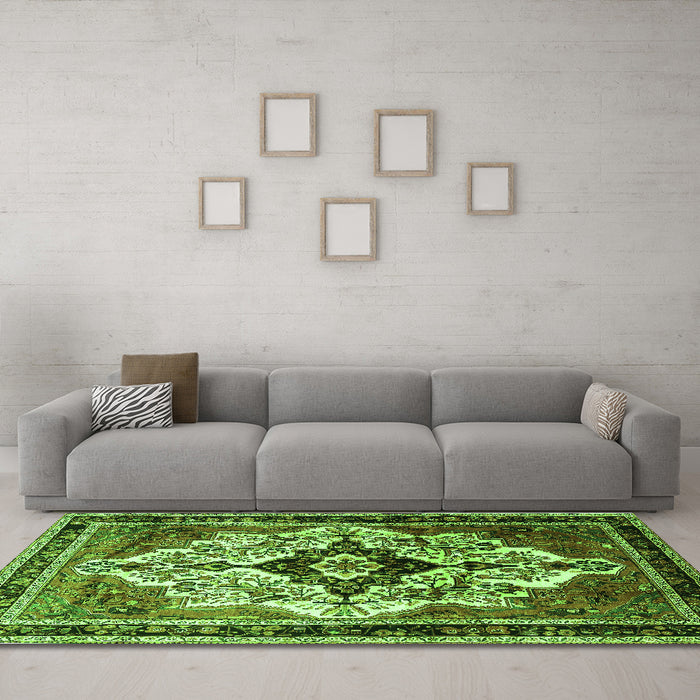 Machine Washable Persian Green Traditional Area Rugs in a Living Room,, wshtr1274grn
