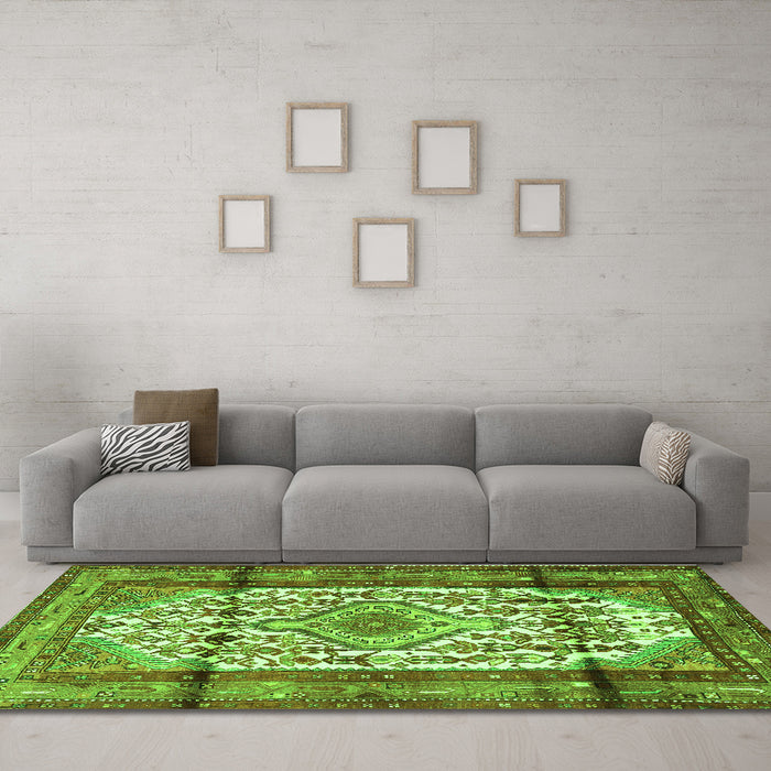 Machine Washable Persian Green Traditional Area Rugs in a Living Room,, wshtr1277grn