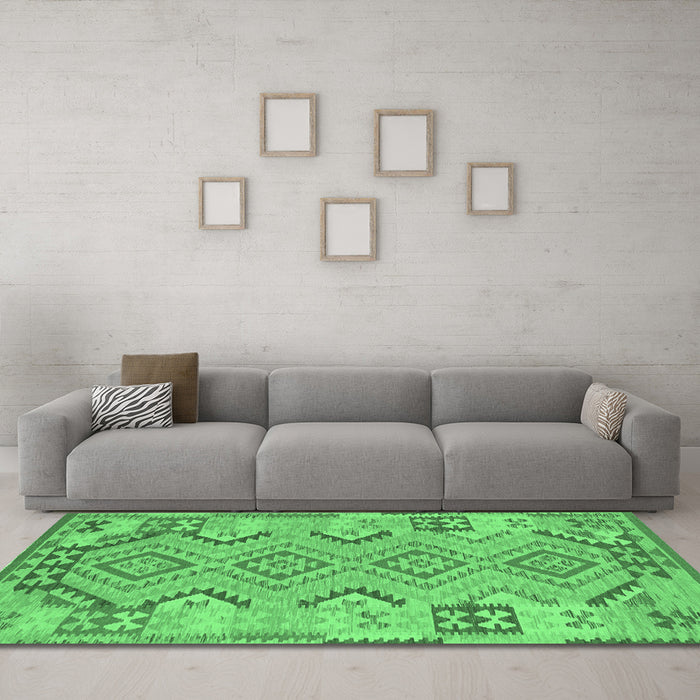 Machine Washable Persian Emerald Green Traditional Area Rugs in a Living Room,, wshtr1281emgrn