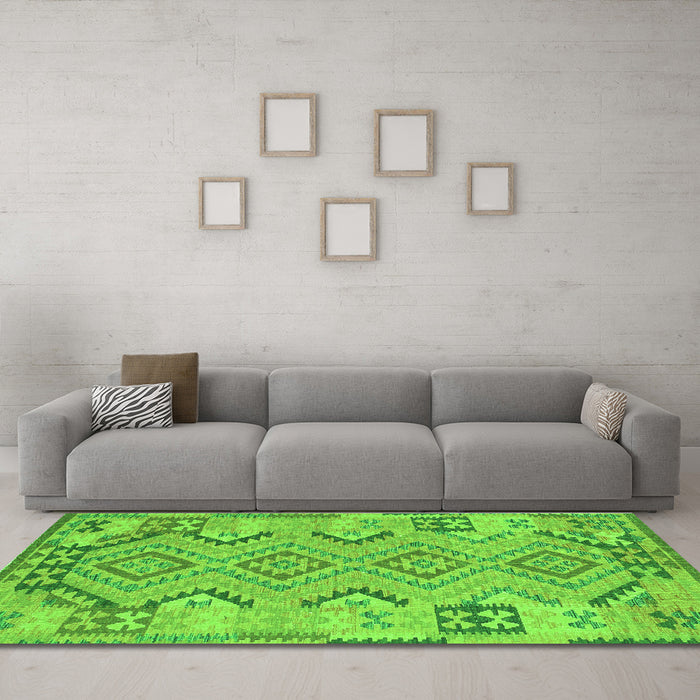 Machine Washable Persian Green Traditional Area Rugs in a Living Room,, wshtr1281grn