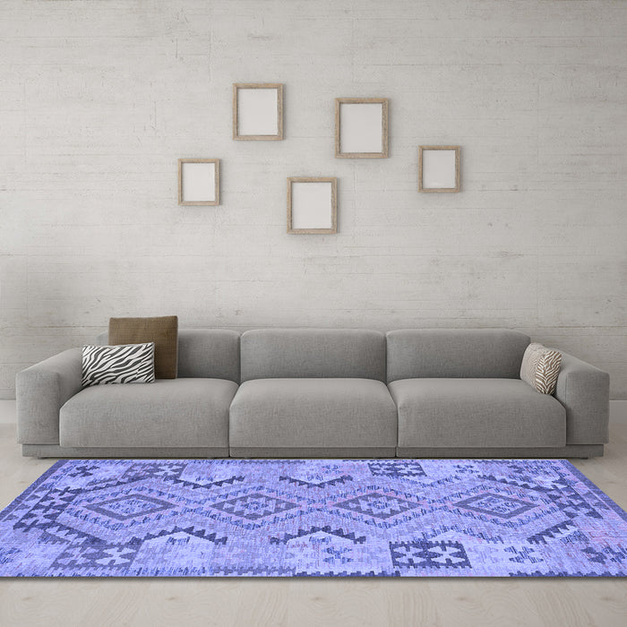 Machine Washable Persian Blue Traditional Rug in a Living Room, wshtr1281blu