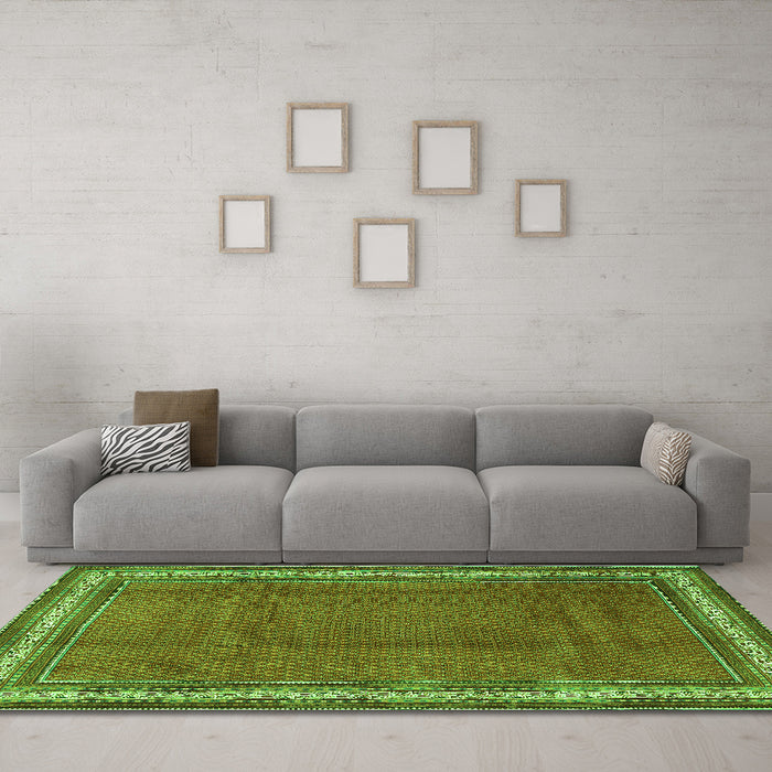 Machine Washable Persian Green Traditional Area Rugs in a Living Room,, wshtr1283grn