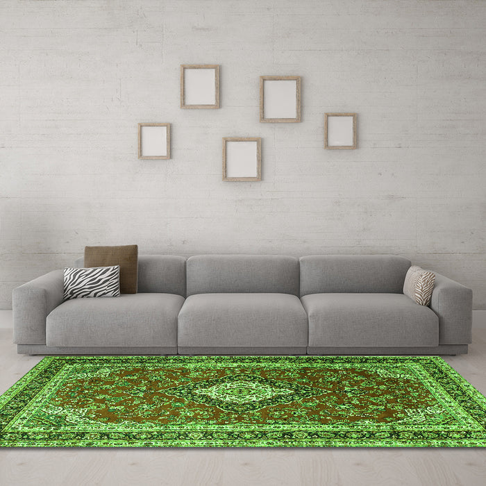 Machine Washable Medallion Green Traditional Area Rugs in a Living Room,, wshtr1289grn
