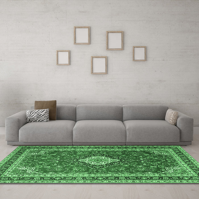 Machine Washable Medallion Emerald Green Traditional Area Rugs in a Living Room,, wshtr1289emgrn