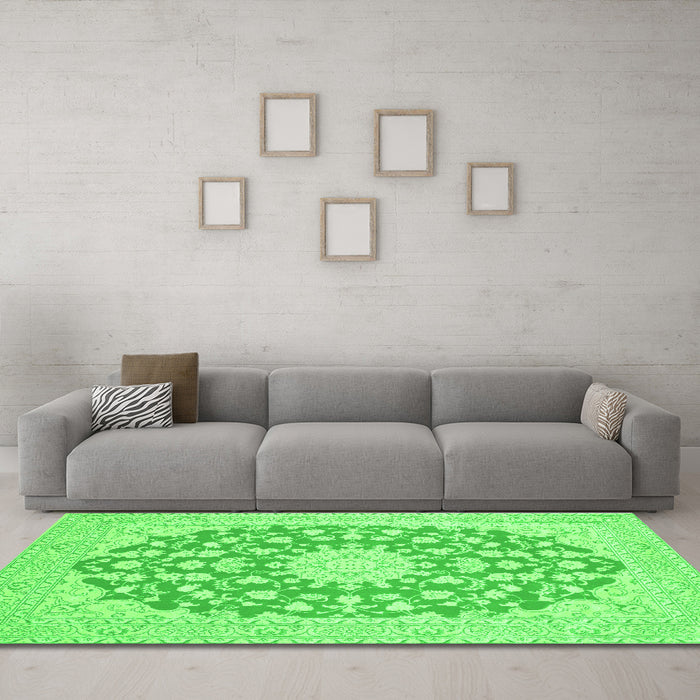 Machine Washable Medallion Green Traditional Area Rugs in a Living Room,, wshtr128grn