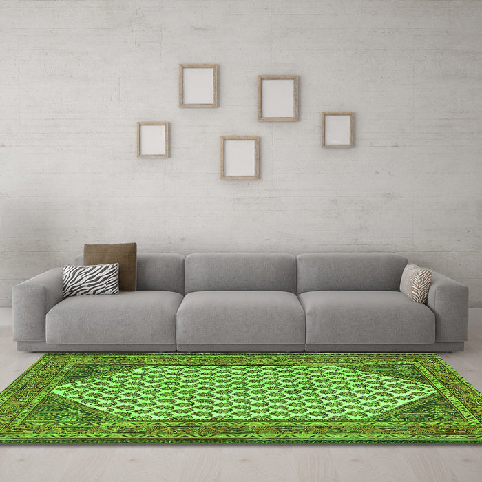 Machine Washable Persian Green Traditional Area Rugs in a Living Room,, wshtr1290grn