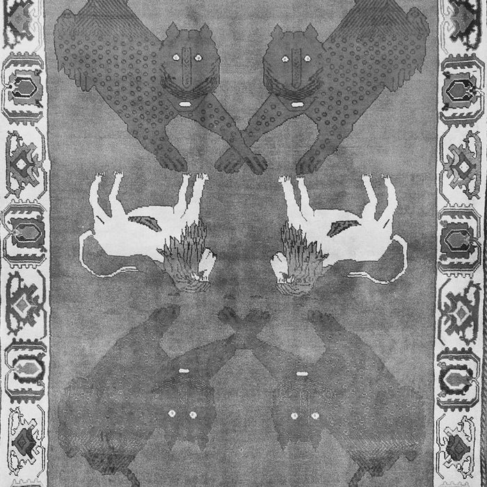 Serging Thickness of Machine Washable Persian Gray Traditional Rug, wshtr1298gry