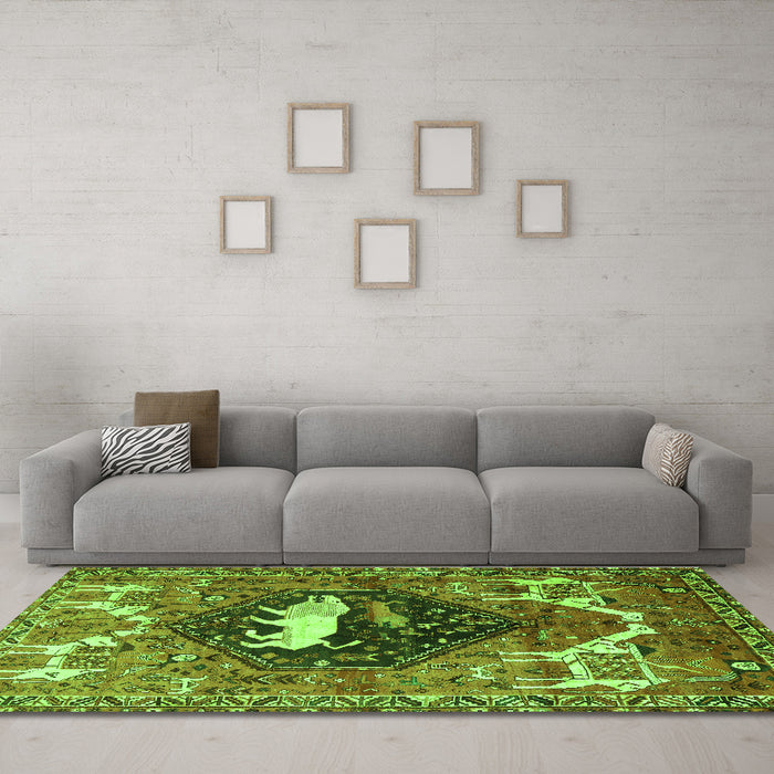Machine Washable Persian Green Traditional Area Rugs in a Living Room,, wshtr1300grn