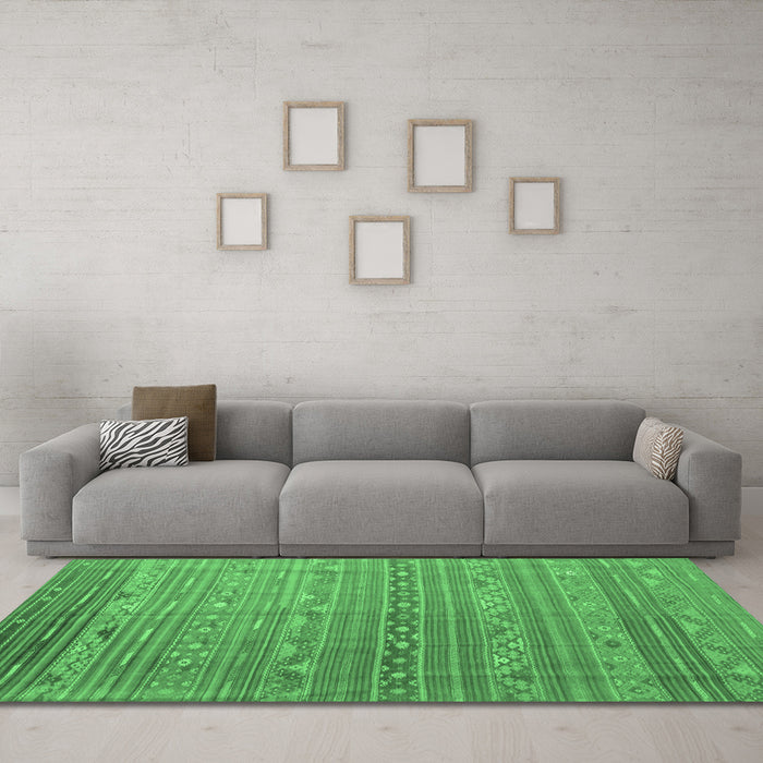Machine Washable Persian Emerald Green Traditional Area Rugs in a Living Room,, wshtr1302emgrn