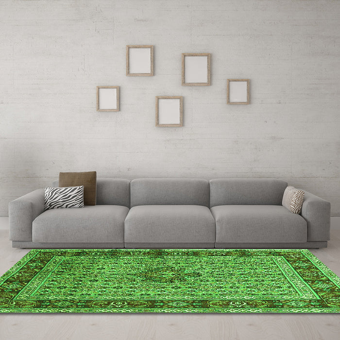 Machine Washable Persian Green Traditional Area Rugs in a Living Room,, wshtr1303grn