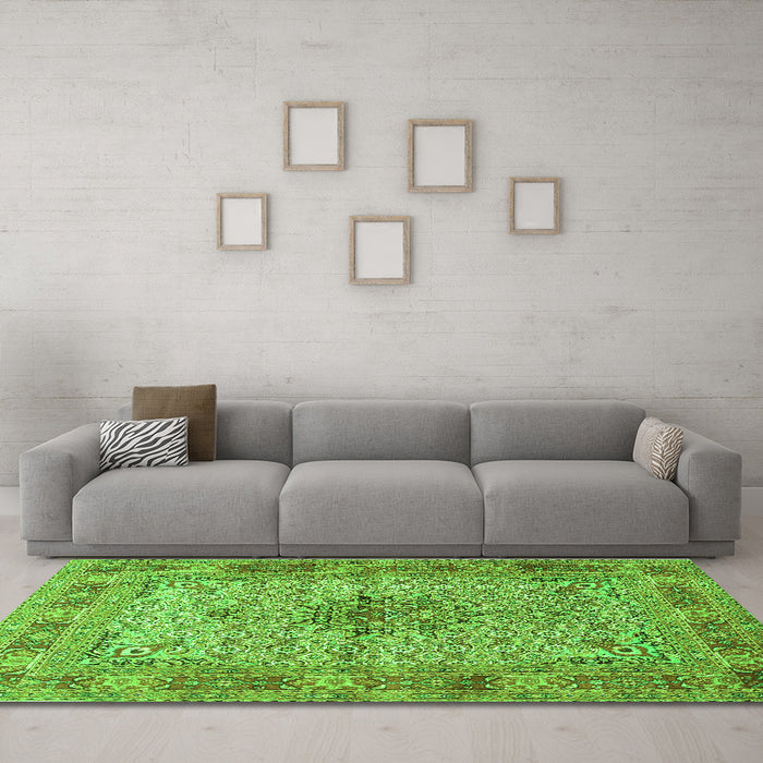 Machine Washable Persian Green Traditional Area Rugs in a Living Room,, wshtr1308grn