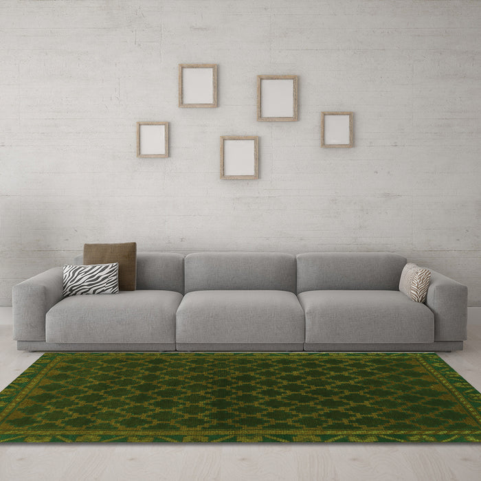 Machine Washable Persian Green Traditional Area Rugs in a Living Room,, wshtr1313grn