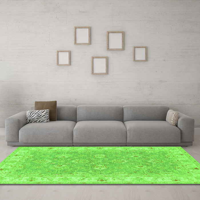 Machine Washable Persian Green Traditional Area Rugs in a Living Room,, wshtr1315grn