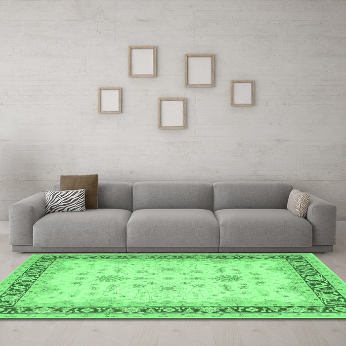 Machine Washable Oriental Emerald Green Traditional Area Rugs in a Living Room,, wshtr1316emgrn