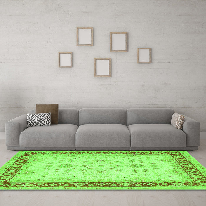 Machine Washable Oriental Green Traditional Area Rugs in a Living Room,, wshtr1316grn