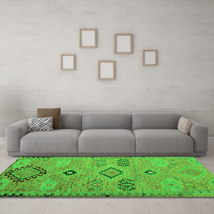 Machine Washable Persian Green Traditional Area Rugs in a Living Room,, wshtr1318grn