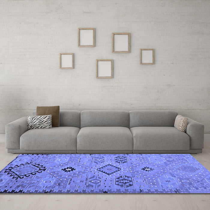 Machine Washable Persian Blue Traditional Rug in a Living Room, wshtr1318blu