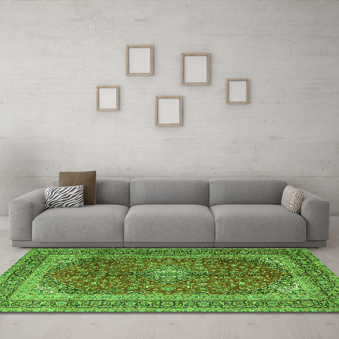 Machine Washable Medallion Green Traditional Area Rugs in a Living Room,, wshtr1320grn