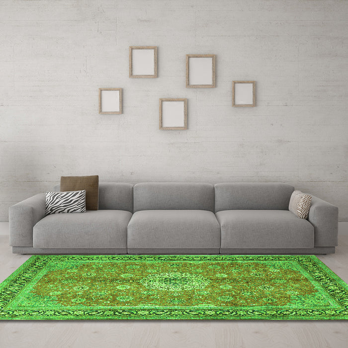 Machine Washable Persian Green Traditional Area Rugs in a Living Room,, wshtr1326grn