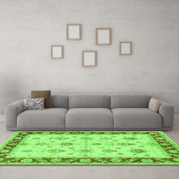 Machine Washable Persian Green Traditional Area Rugs in a Living Room,, wshtr1327grn