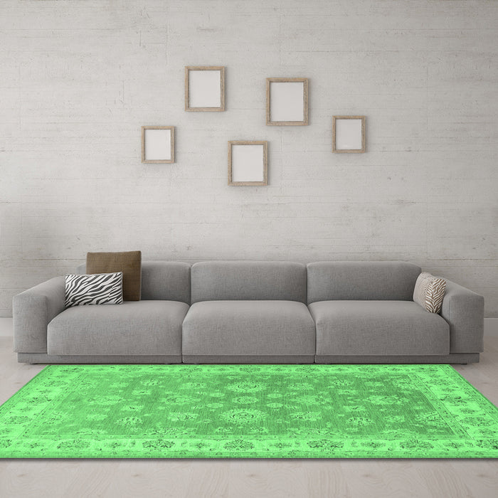 Machine Washable Persian Emerald Green Traditional Area Rugs in a Living Room,, wshtr1328emgrn