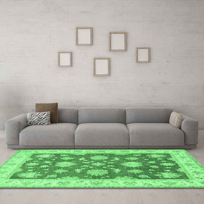 Machine Washable Oriental Emerald Green Traditional Area Rugs in a Living Room,, wshtr1329emgrn