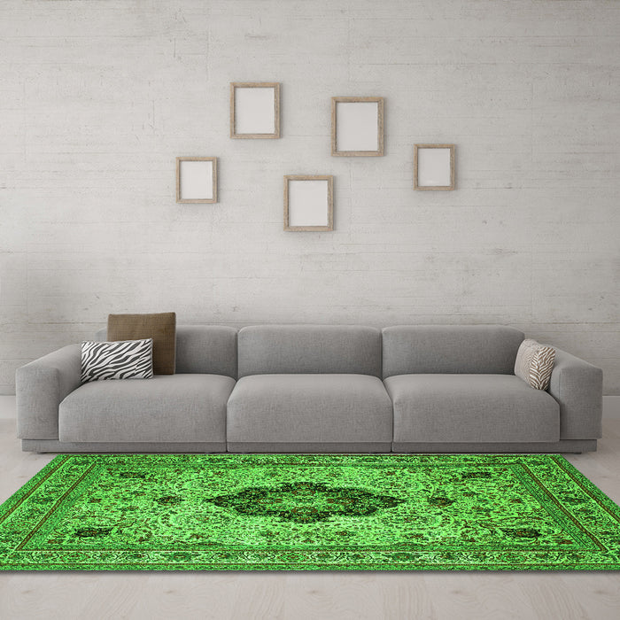 Machine Washable Medallion Green Traditional Area Rugs in a Living Room,, wshtr132grn