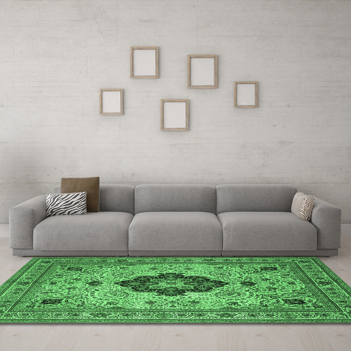 Machine Washable Medallion Emerald Green Traditional Area Rugs in a Living Room,, wshtr132emgrn